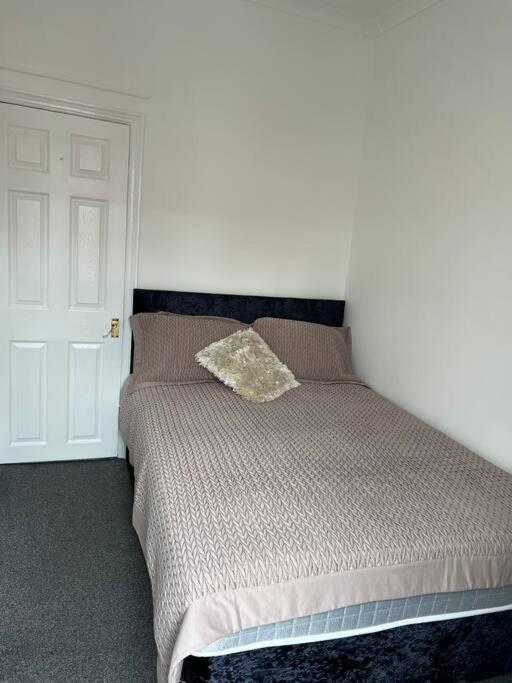 The First-Central Wigan 8 Guests Exterior photo