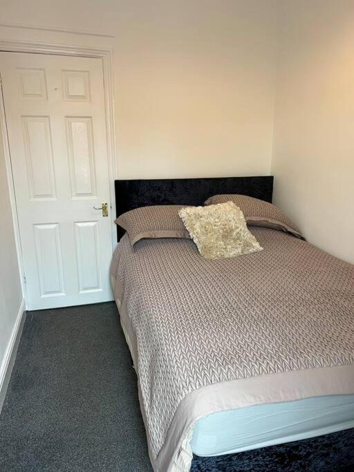 The First-Central Wigan 8 Guests Exterior photo